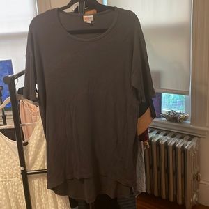 Lularoe Irma shirt grey with ridge texture size M fits XL